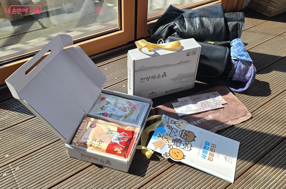 만원의 행복 이벤트로 받은 꾸러미 &copy;조성희