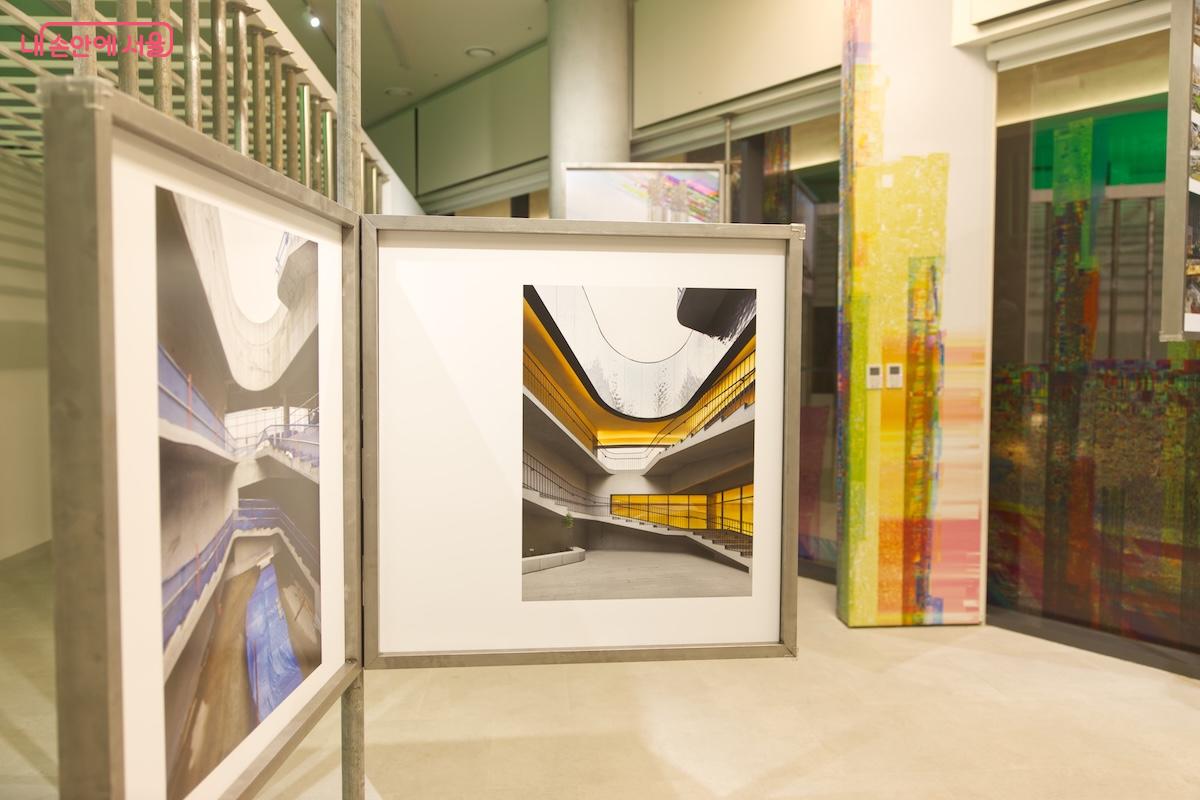 매주 월요일 휴관으로, 운영일에는 누구나 무료로 입장하여 관람할 수 있다