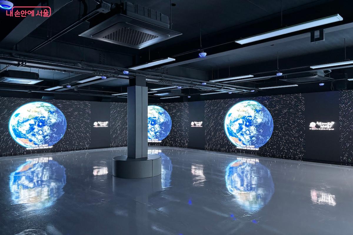 광활한 우주에 온 듯한 착각이 든다. &copy;이혜원