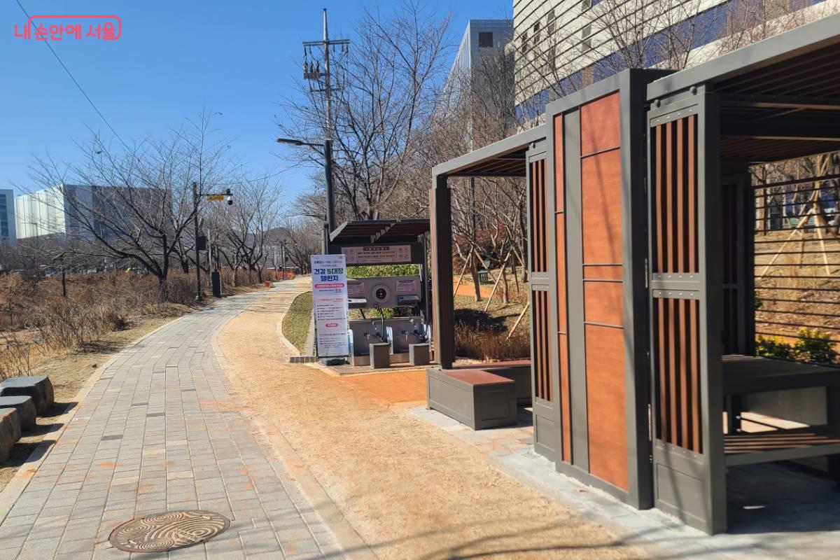 장지교 오른쪽 진입로 주변 모습 &copy;김미정