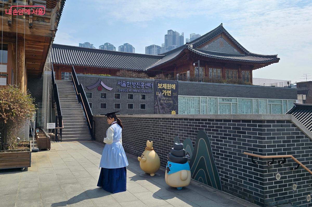 의녀가 되어 서울한방진흥센터 둘러보기 &copy;조성희