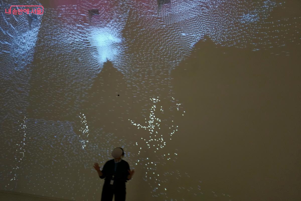 로봇의 시선에서 보는 미디어아트 &copy;염지연