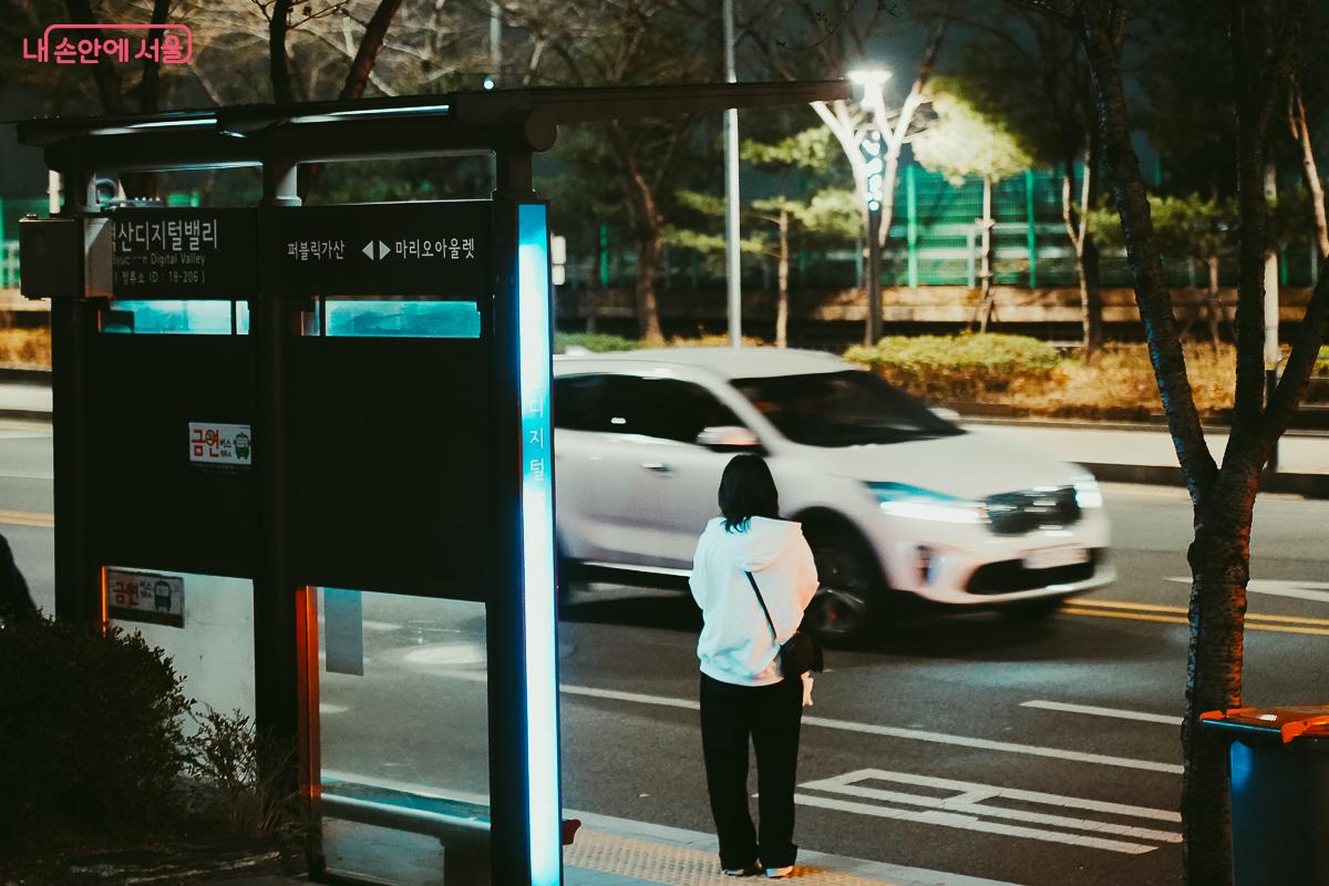 잠시 세상의 볼륨을 낮추고 숨을 고른 뒤, 우리는 다시 평범한 일상으로 걸음을 내디딘다. ©김성무