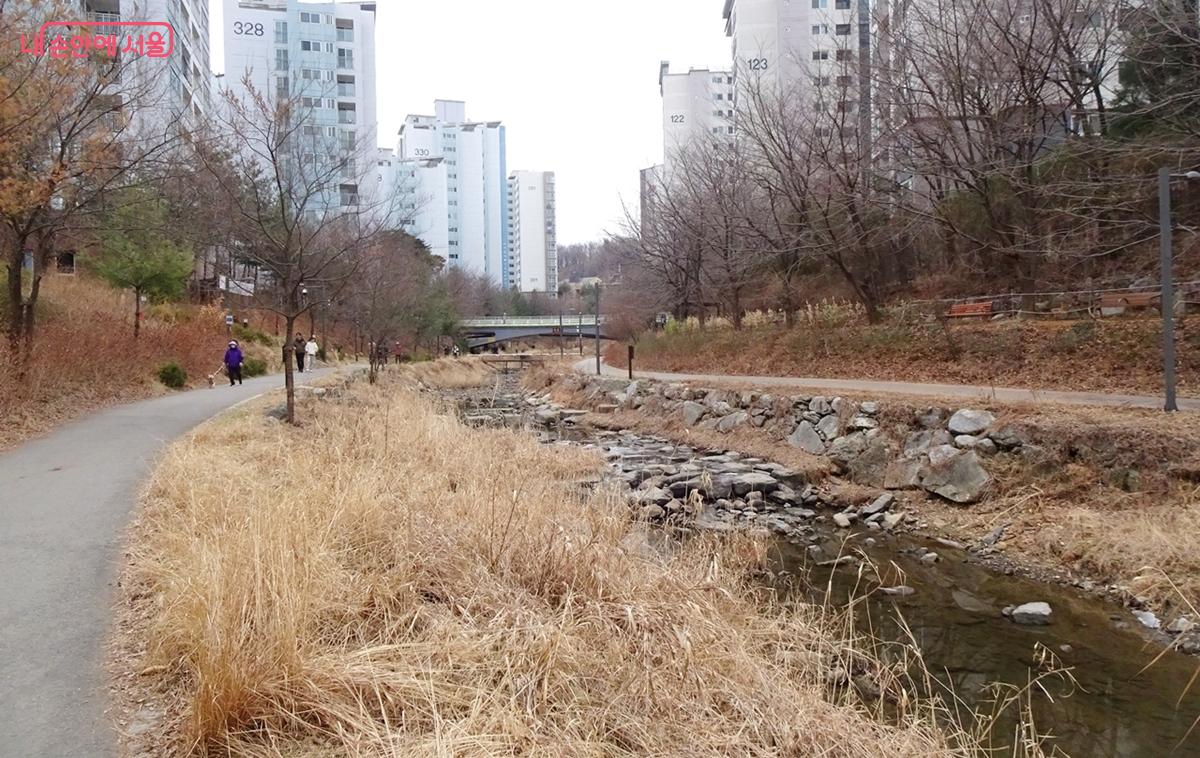 과거 복개됐다가 은평뉴타운 조성과 함께 복원된 구파발천 ⓒ김종성