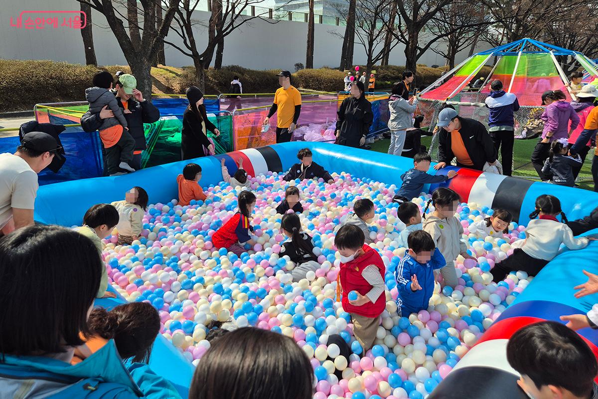 아이들은 마음껏 뛰놀며 즐거운 추억을 남겼다. &copy;정향선