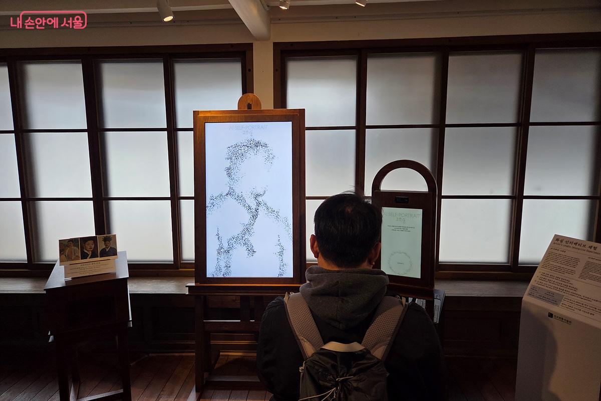 전시실 내부로 들어서면 고희동 화백의 생애가 파노라마처럼 펼쳐진다. &copy;정민호