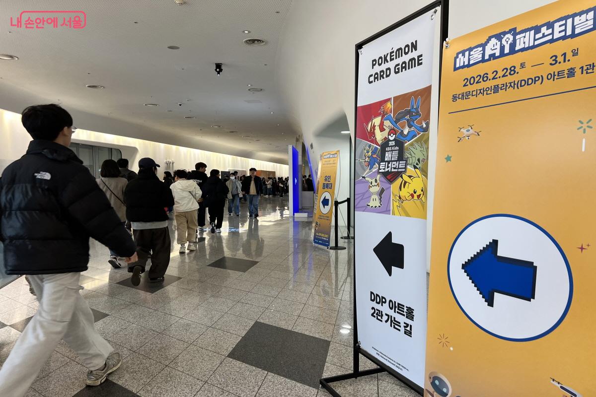 첫날 개장 시간에 맞춰 많은 시민이 행사장을 찾았다. ⓒ박지영