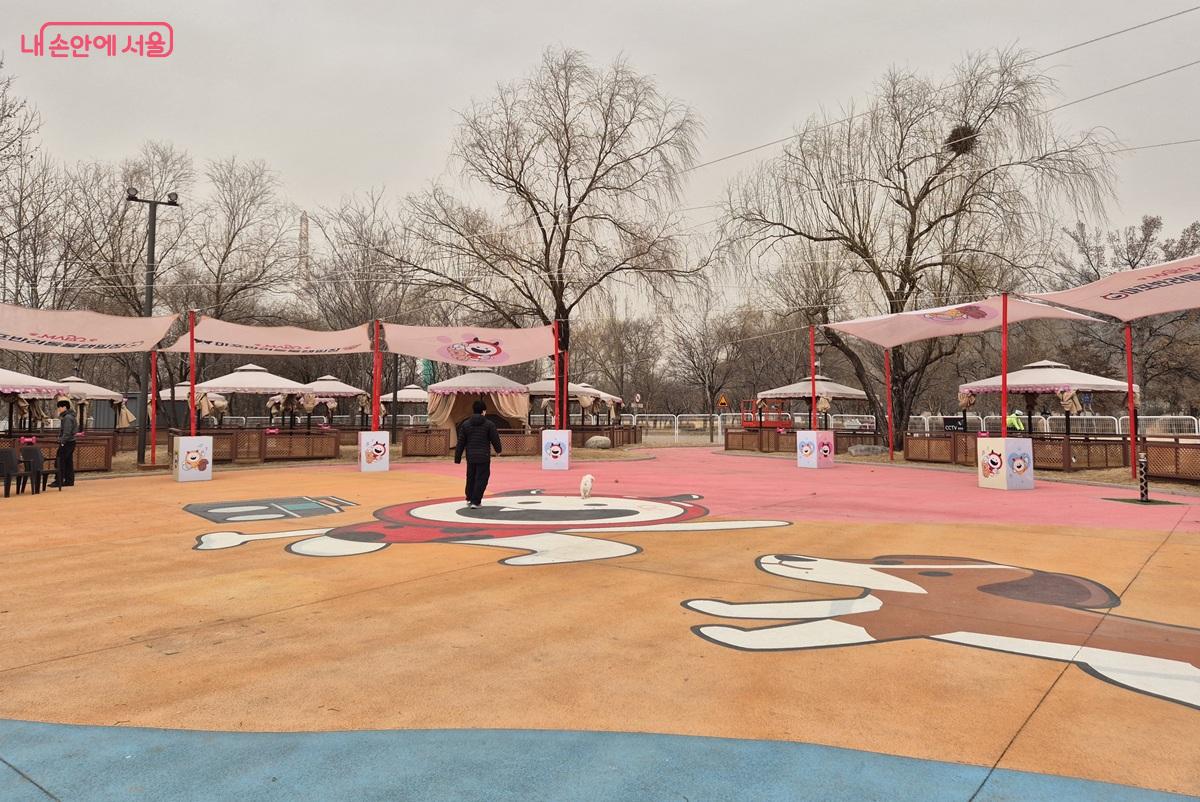 캠핑존에는 푹신한 재질로 만들어진 반려견 놀이터가 있다. &copy;마가은