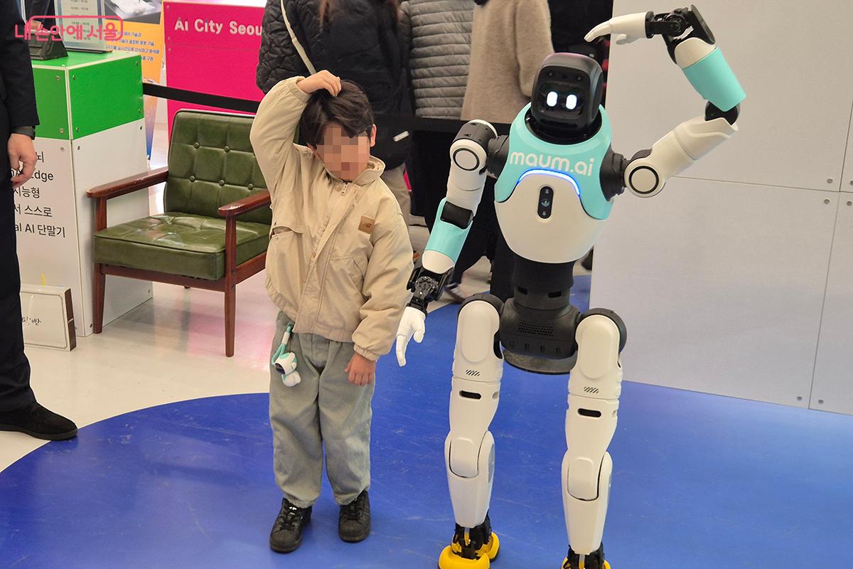 국내 최초로 일반에 공개되는 완전 자율형 민첩 로봇 '우치봇'