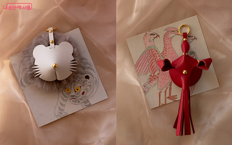 서울시가 ‘안심헬프미’ 벨의 기능을 가진 안심 굿즈 ‘S.O.S 가디언즈(안심벨 가죽 참)’를 선보인다.