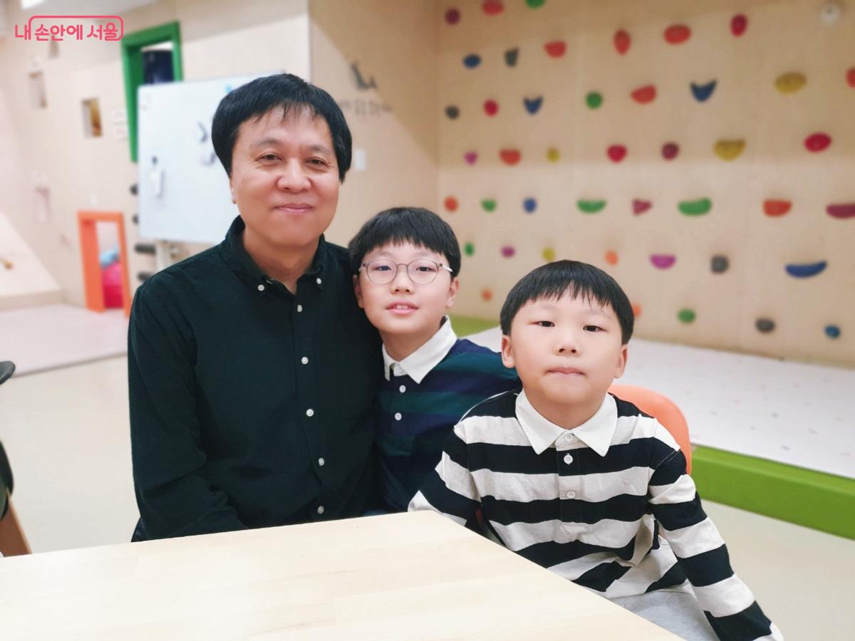 '우리동네키움센터' 아침돌봄 서비스를 이용 중인 박우진 씨 가족 &copy;엄윤주