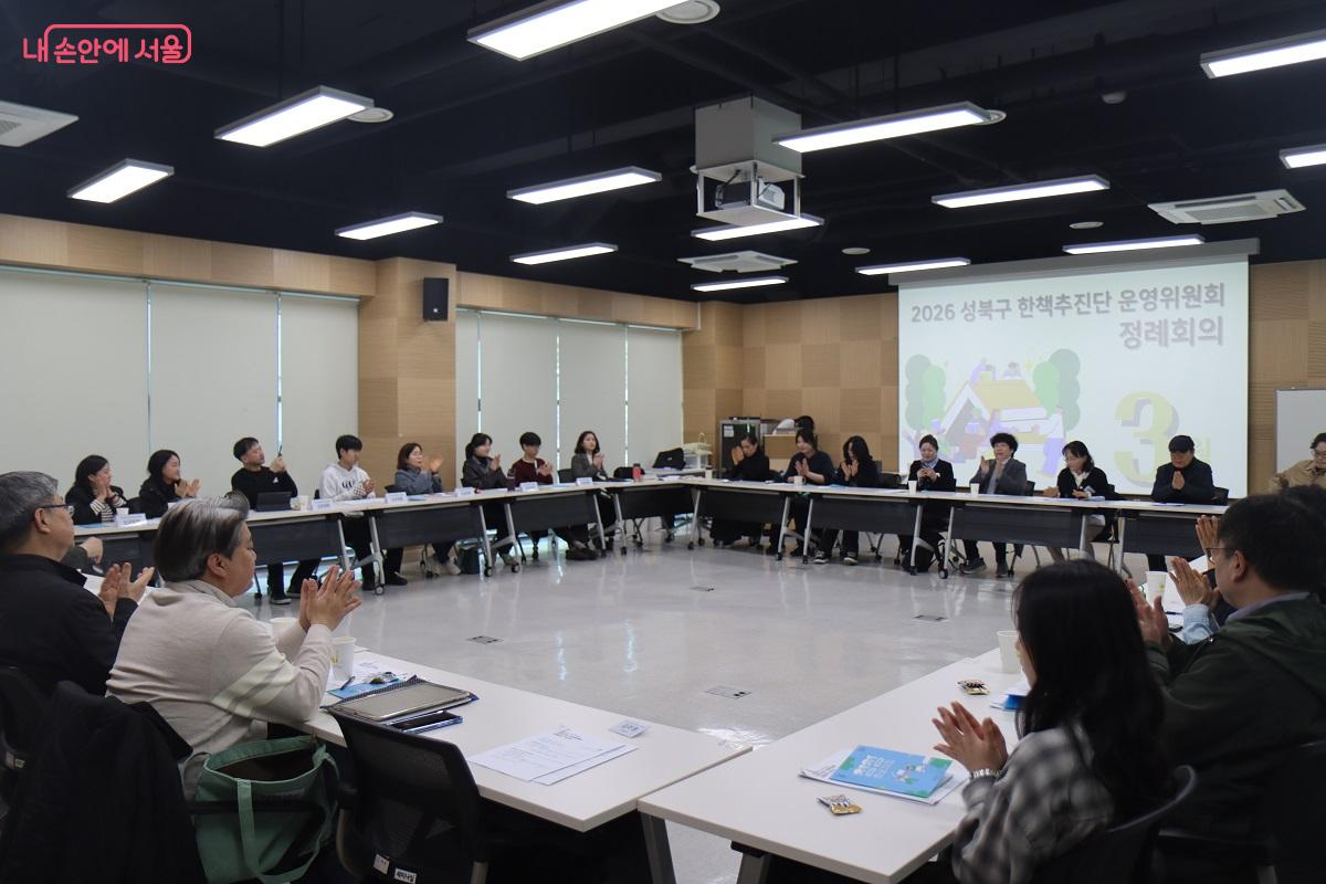 시민기자도 참여하여 박수를 치고 있다. ©정승환