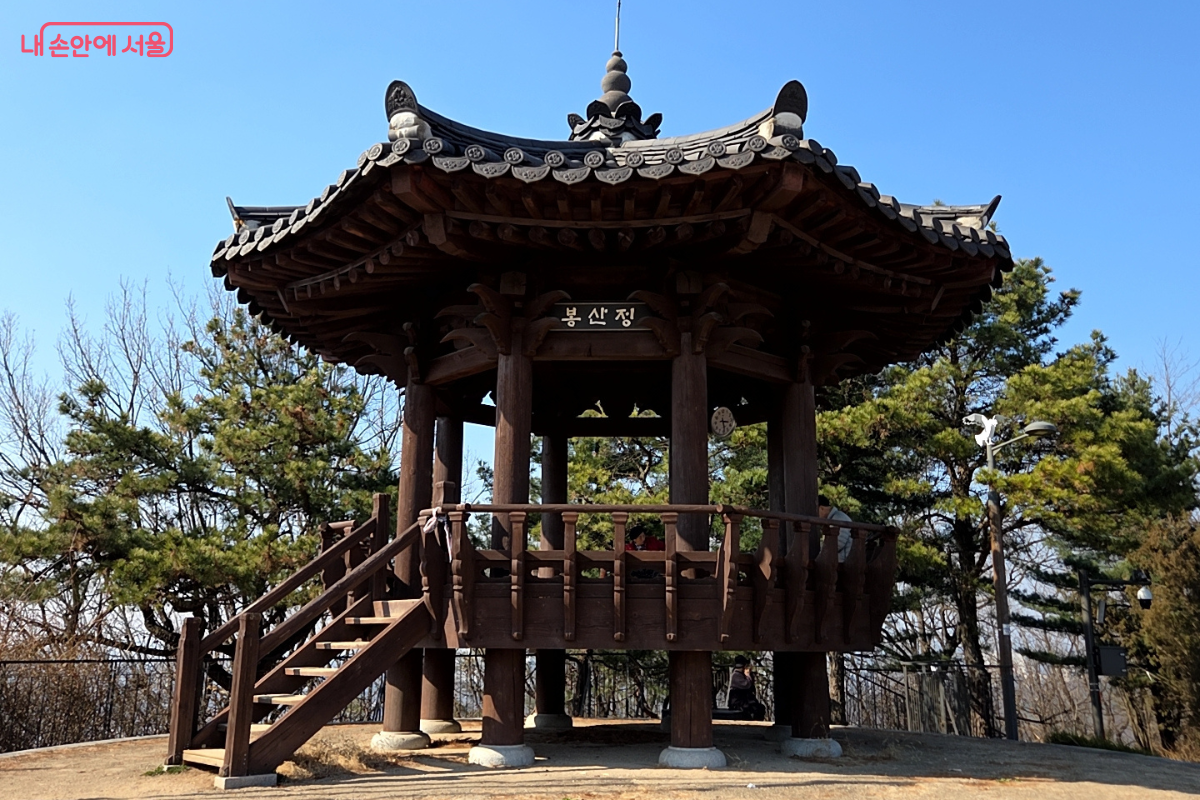 봉산 정상에 위치한 봉산정 전경 &copy;김승아