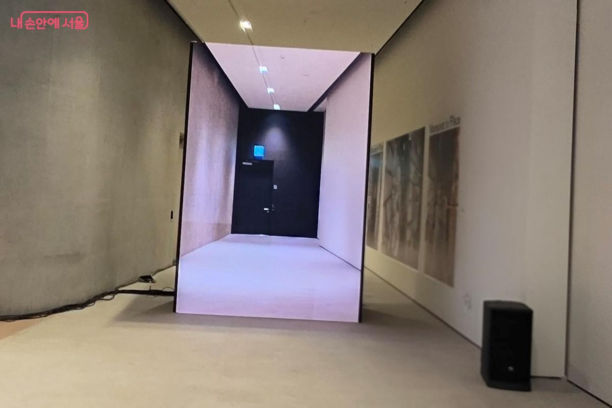 공기, 숨, 연결 등의 개념을 통해 사람과 환경의 관계를 이야기하는 작품이다. &copy;김미선