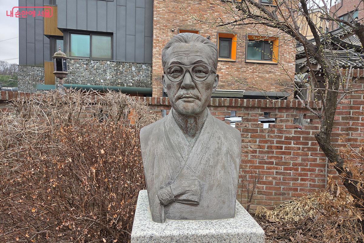 우리나라 최초의 서양화가 춘곡 고희동 화백의 모습 &copy;정민호