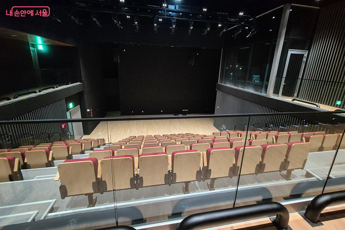 생생한 감동을 전하는 가변형 공연장의 휠체어석 &copy;백승훈