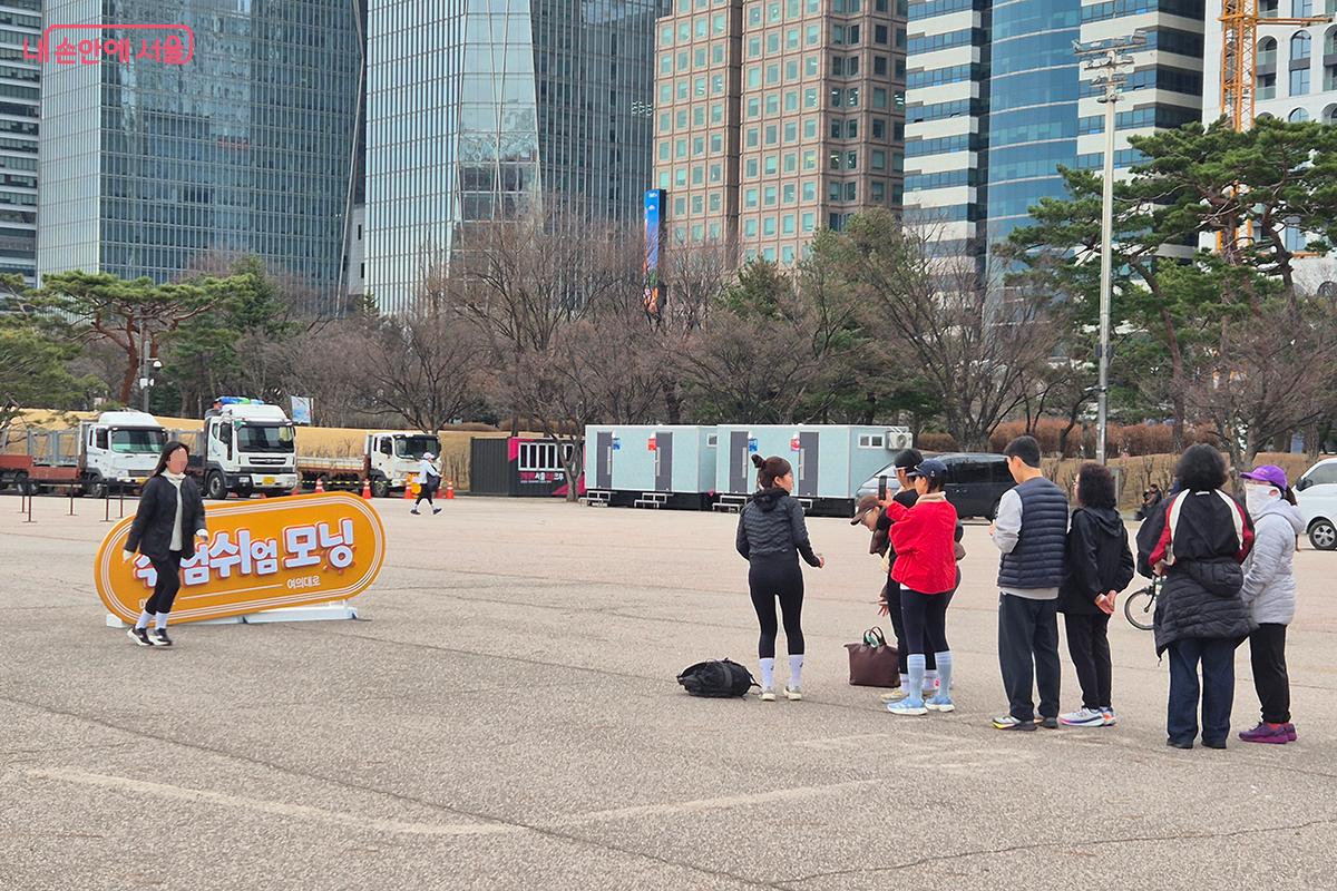 참가자들은 &lsquo;쉬엄쉬엄 모닝&rsquo; 포토존에서 사진을 찍으며 즐거운 추억을 남겼다. &copy;이혜숙