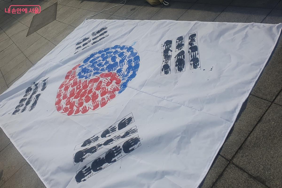 107주년 삼일절을 맞아 참여했던 &lsquo;태극기 색칠하기&rsquo; 체험 &copy;조한상 