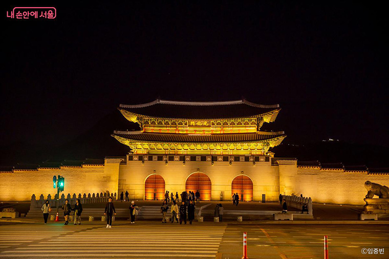 태조는 수도를 개성에서 한양으로 옮겼다.