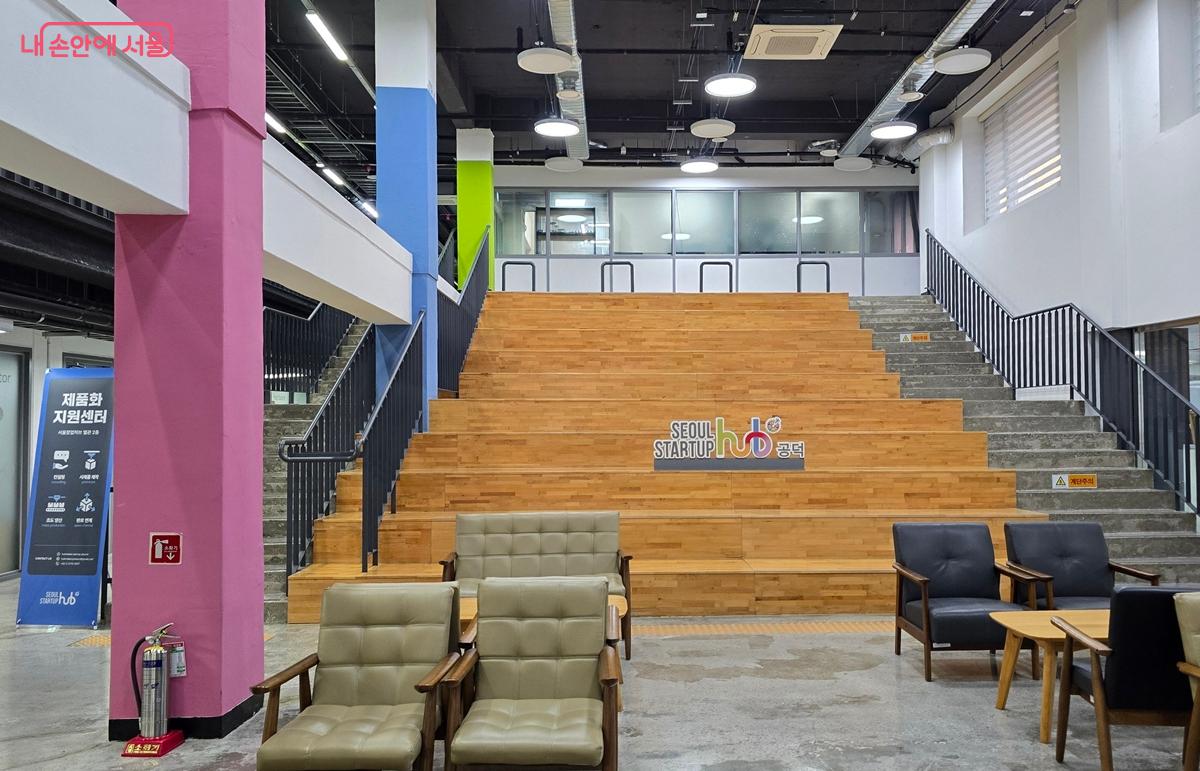  서울창업허브 공덕 별관 활용 공간 &copy;조성희