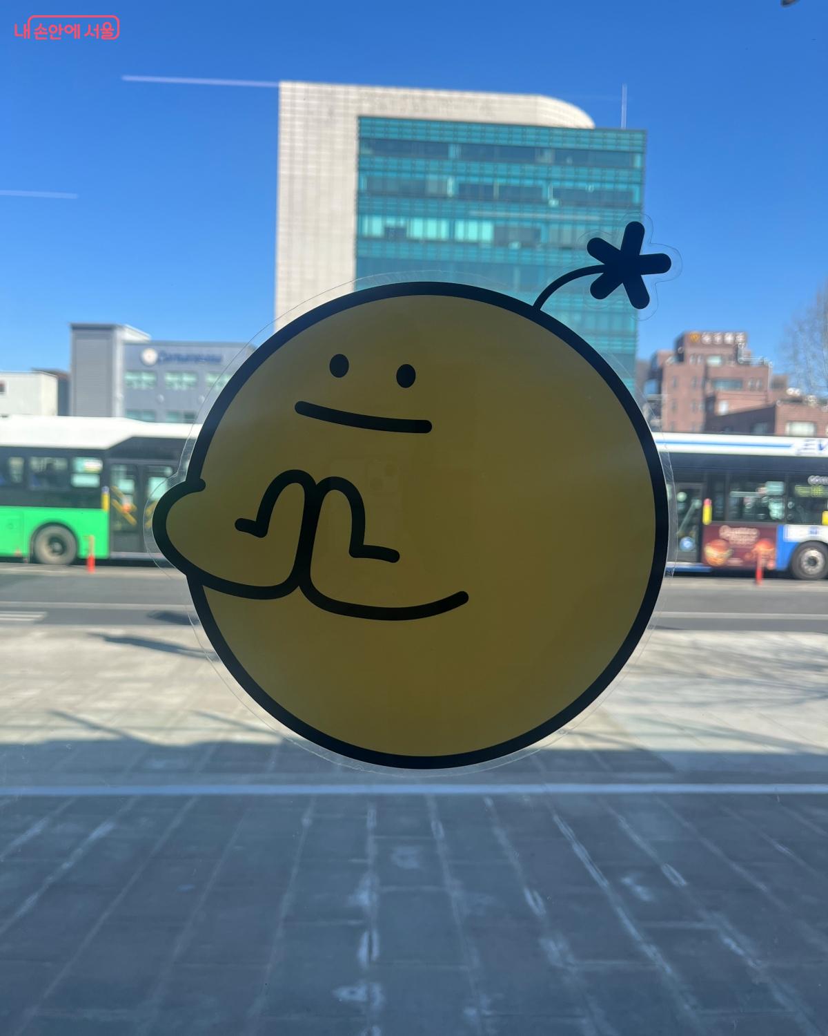 소원을 비는 형상의 소원카페 캐릭터 &copy;김연희