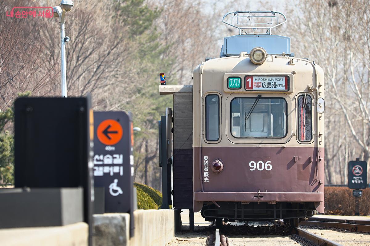 공원 내 옛 열차를 직접 타보고 체험해 볼 수 있다. &copy;김주연
