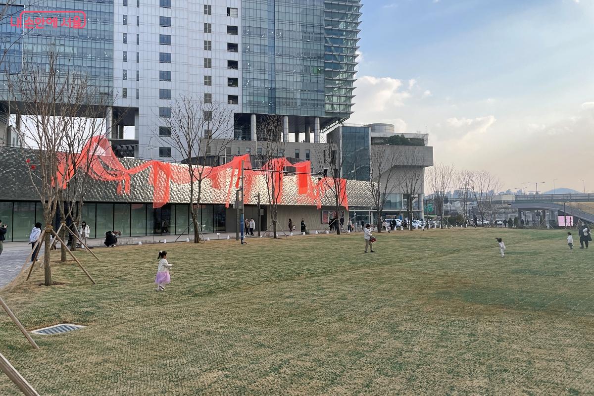금천구 독산동에 3월 12일 개관한 서서울 미술관 ⓒ 김수경