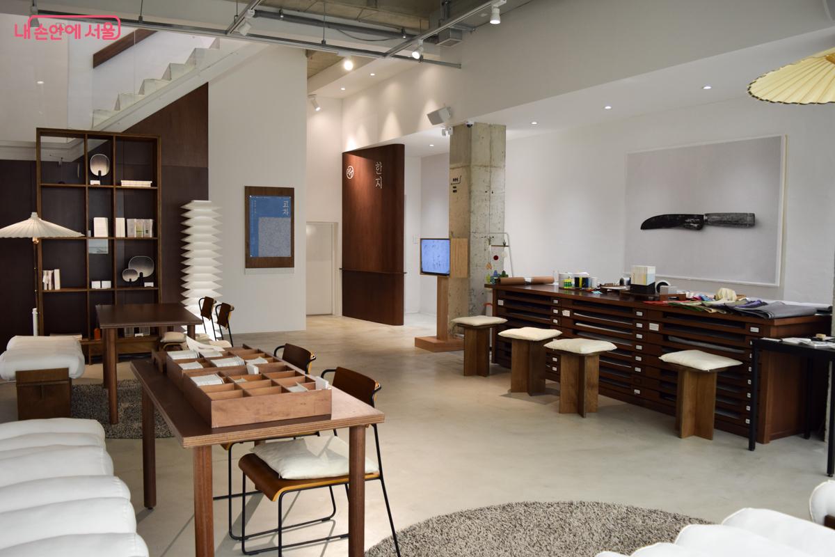 한자자료저장소에서 바라본 한지 배움터 전경 ⓒ이명은