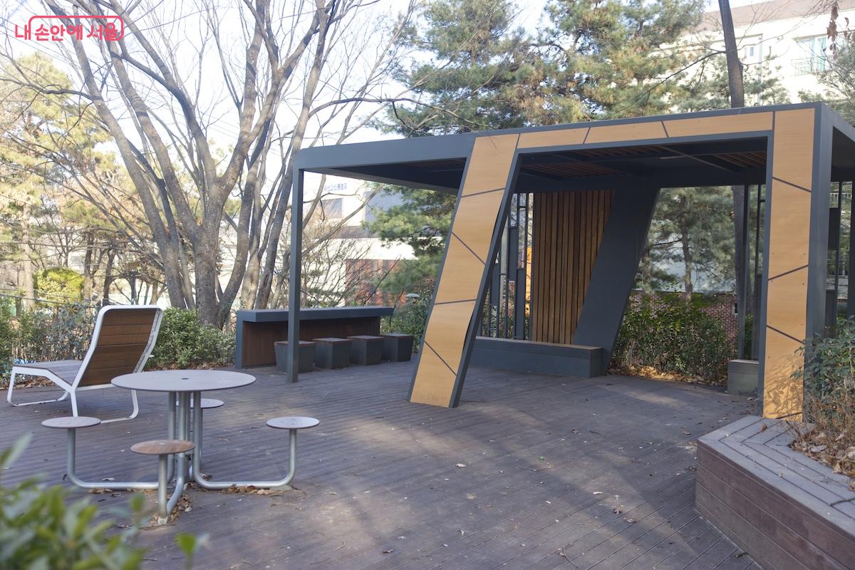 용왕산근린공원은 최근 진입로 환경 개선 등을 통해 접근성과 미관이 한층 향상되었다. &copy;임중빈