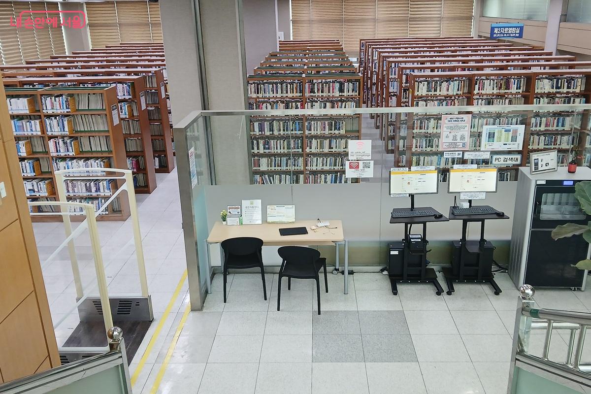 성동구립도서관의 자료 열람실 ©최은영