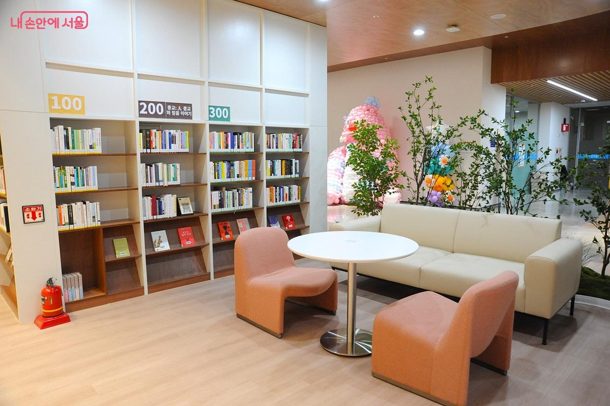 도서관의 독서 및 휴식 공간 &copy;조수봉