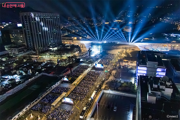 3월 21일 광화문 공연으로 광화문에 대한 관심이 높아졌다.