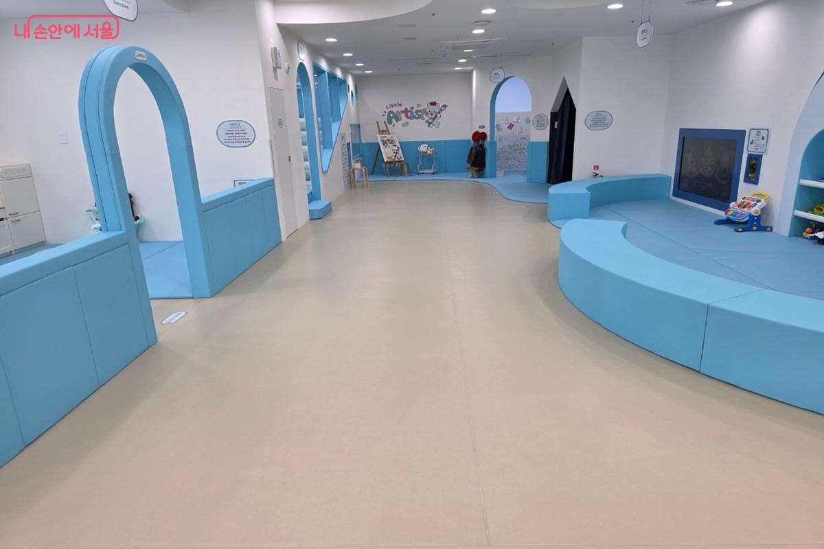 서울형 키즈카페 양천구 목3동점은 깨끗하고 깔끔한 분위기가 돋보인다. &copy;황승희