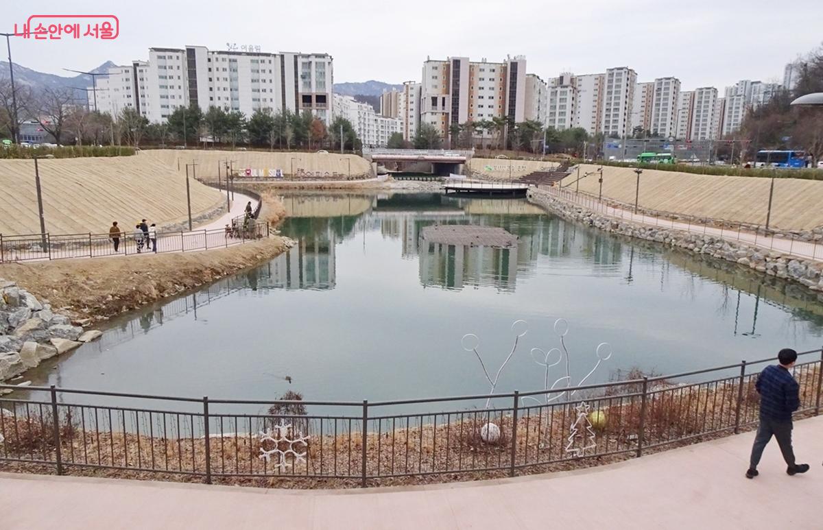 &lsquo;구파발천 수변활력거점&rsquo;을 만날 수 있는 서울둘레길 17코스 ⓒ김종성
