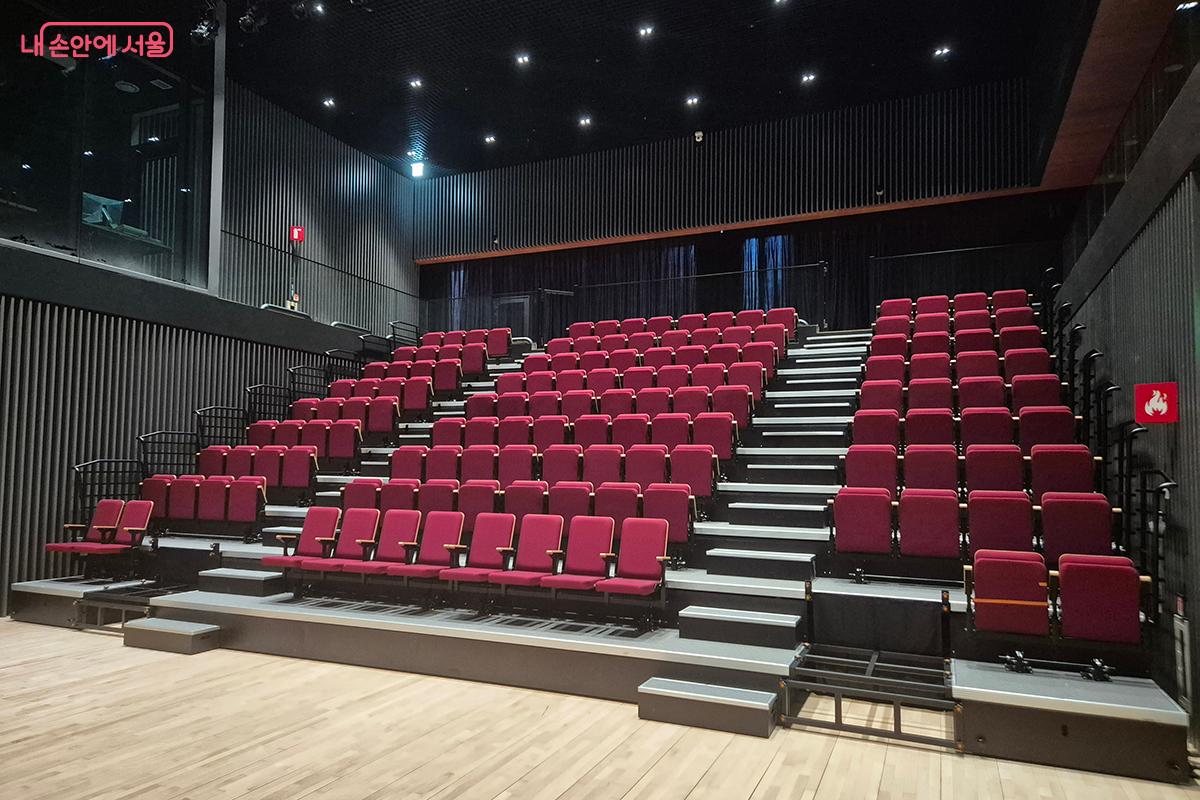 지하 2층에 자리한 다목적 콘서트홀 &copy;백승훈