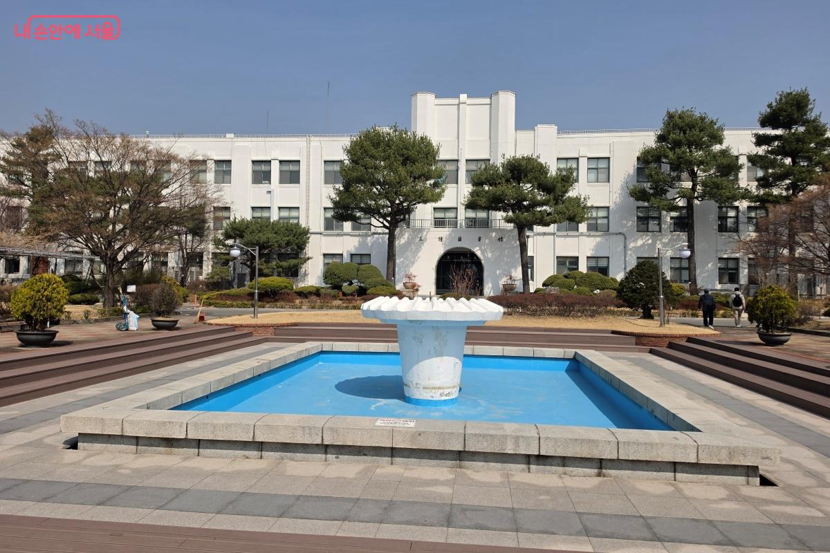 정독도서관 정원 분수대 &copy; 박승식