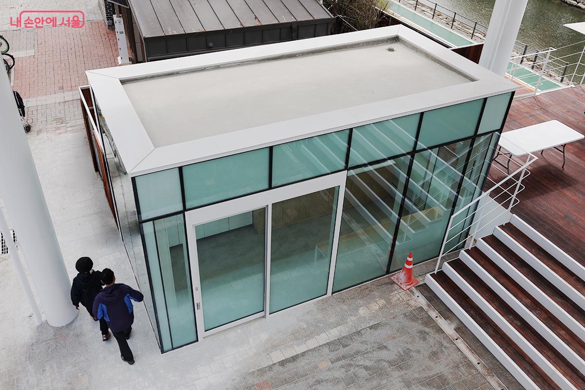 즉석 라면을 즐길 수 있는 곳. 4월 10일부터 운영된다. &copy;김아름