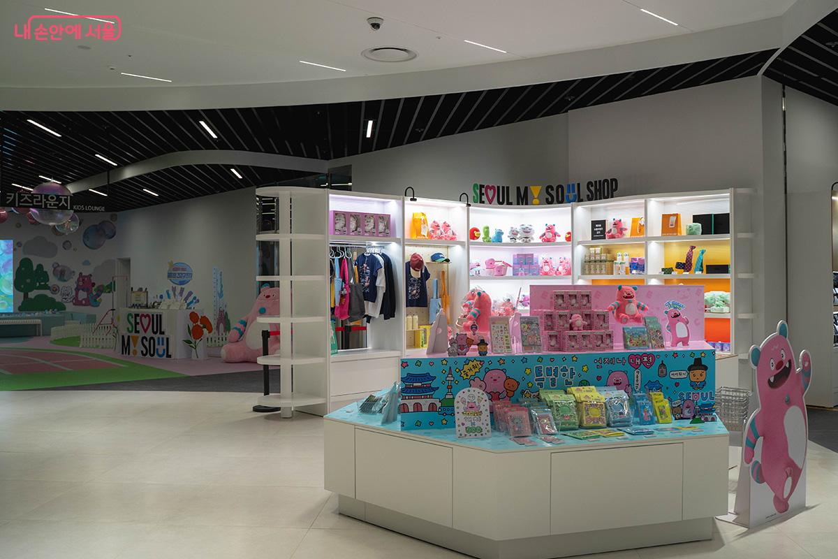 서울갤러리 내 기념품 샵 전경 Ⓒ최승훈