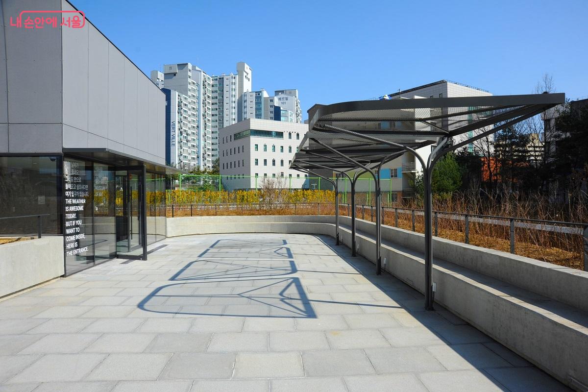 루프탑은 옥상정원으로 조성했다. &copy;조수봉