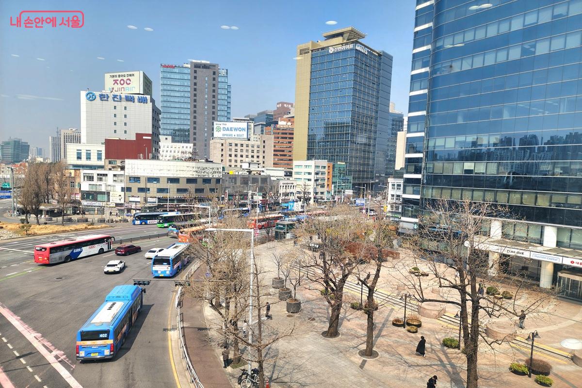 서울역 인근의 도심 풍경이 한눈에 펼쳐진다. ©김윤화