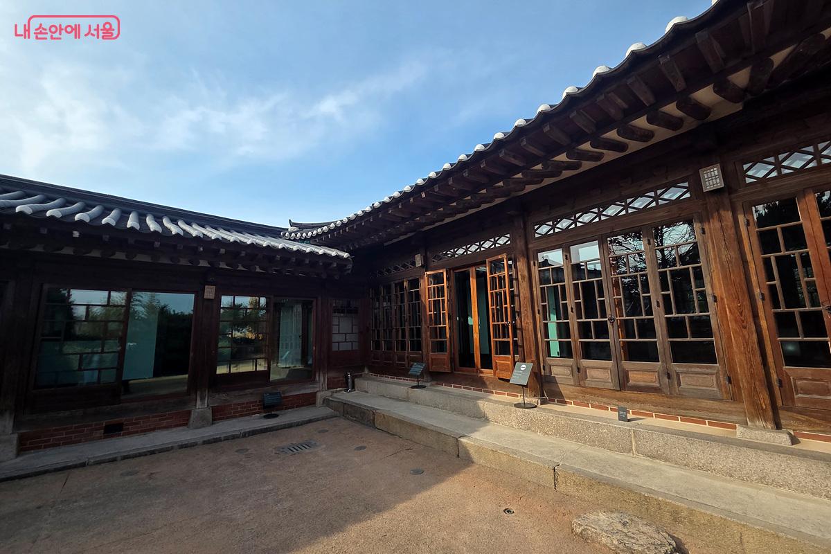 서울시 민속문화재 22호로 지정되어 있는 백인제가옥 &copy;정민호