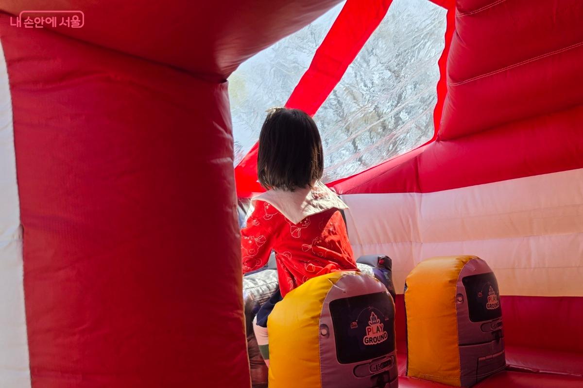 구급차를 운전해 보는 아이 &copy;황승희