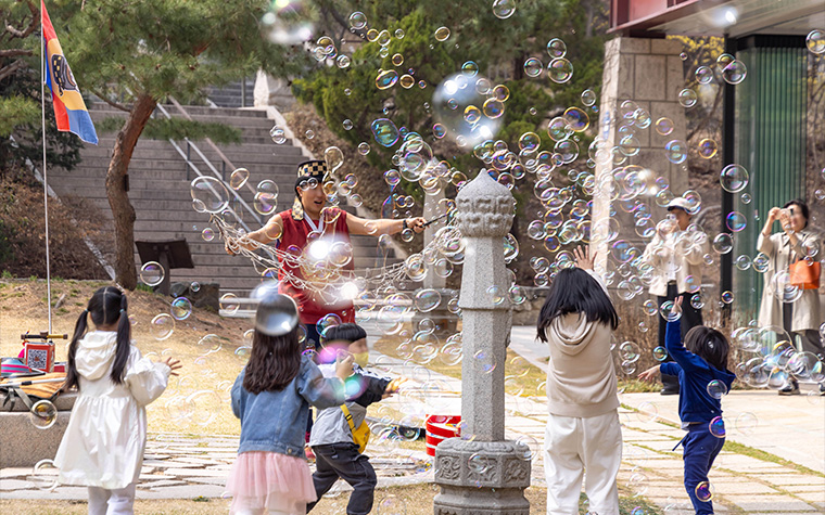 갓 만들고 궁에서 야외독서&hellip;어린이날 '서울역사박물관' 가요