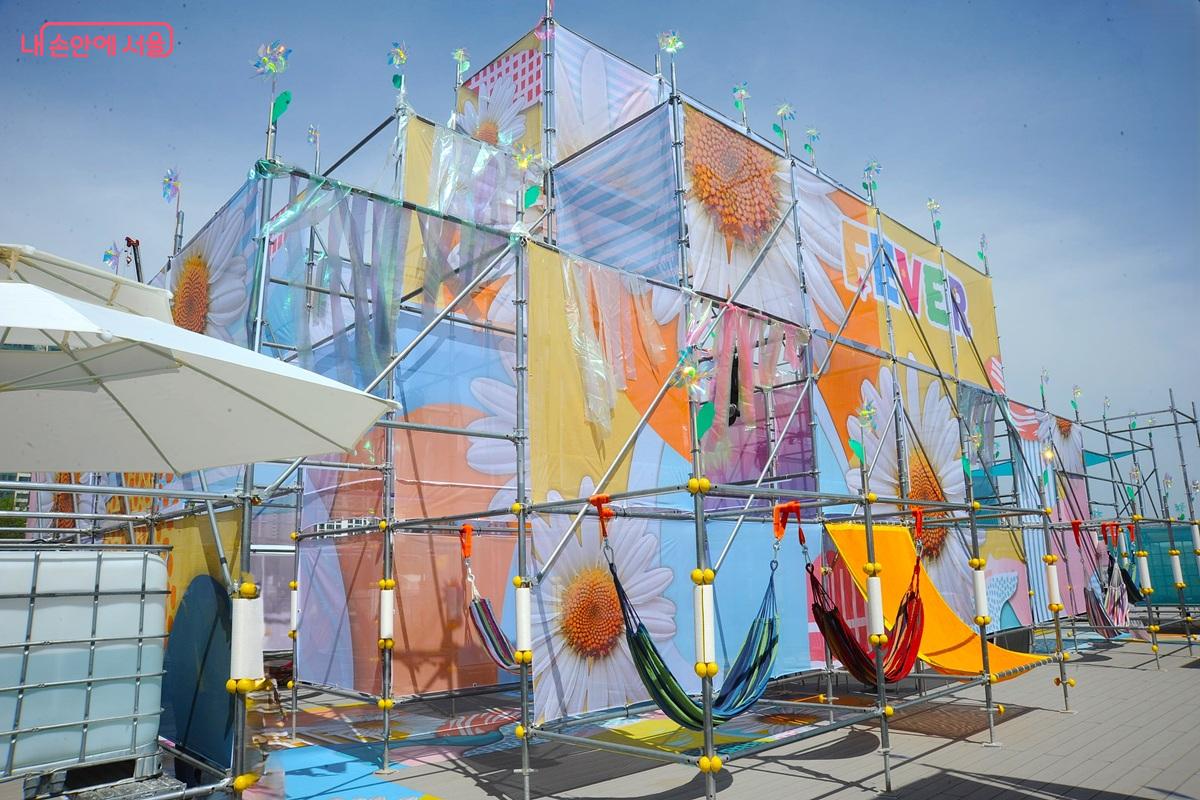 뚝섬선착장 루프톱의 복합 문화 공간인 &lsquo;K-POP 스타존&rsquo; &copy;조수봉