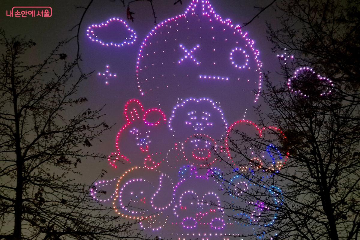 방탄소년단과 라인프렌즈가 함께 탄생시킨 캐릭터 브랜드인 우주스타 BT21이 서울에 방문해 다양한 문화를 즐기는 ‘BT21 in Seoul’ 테마로 꾸며졌다.