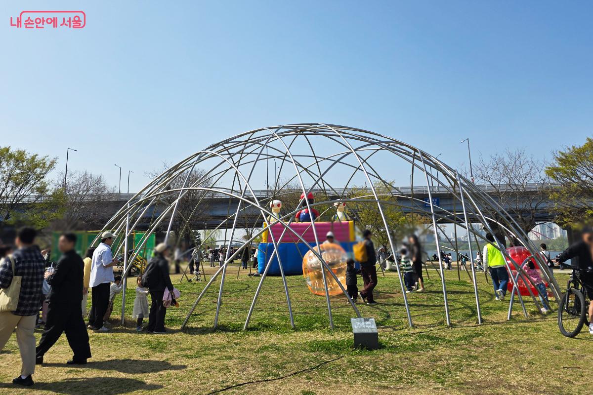 어린이를 위한 다양한 체험&middot;놀이 공간이 마련돼 있다. &copy;박진영