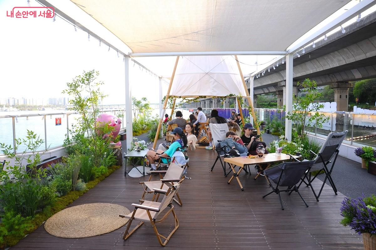 옥수선착장 루프톱의 힐링라운지 &copy;조수봉