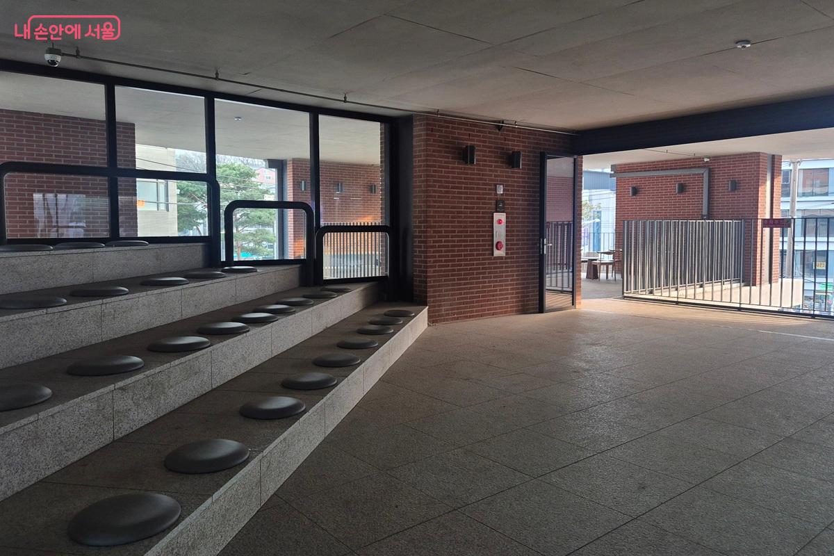 도시와 이어지는 공연 공간, 3층 야외마당 &copy;마가은