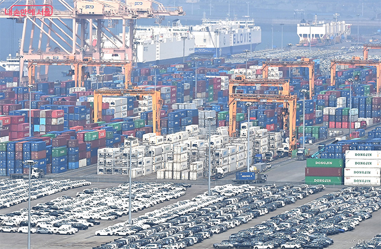 서울시는 중동 피해 수출기업에 물류비 최대 3천만 원을 긴급 지원한다.