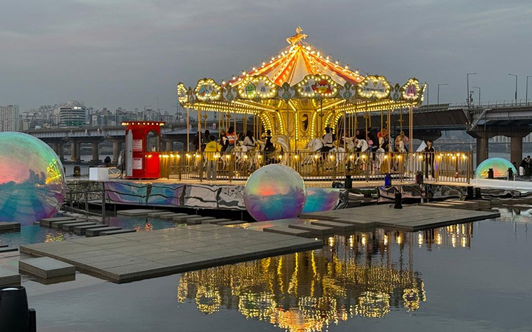 영화 속 주인공처럼~ '서울스프링페스티벌'에서 선셋파티하고 회전목마까지  